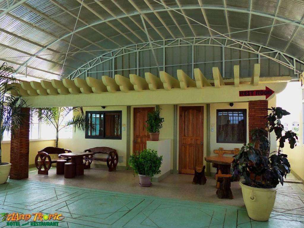 Island Tropic Hotel And Restaurant Alaminos Eksteriør bilde